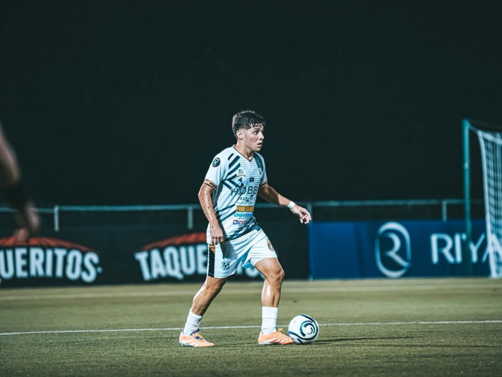 Hizo Inferiores en Independiente, la rompe en una liga desconocida de Centroamérica y podría jugar contra Messi :: Olé