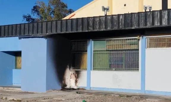 Incendiaron parte de una escuela de Trelew y 280 alumnos se quedaron sin clases