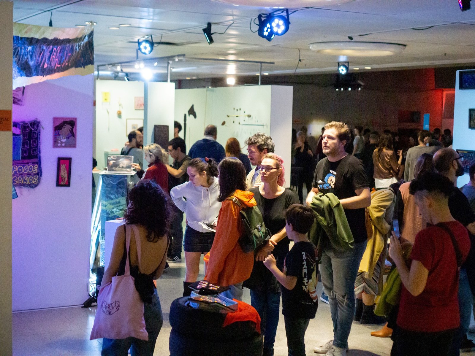 La Feria Plateada suma galerías, editoriales y arte contemporáneo en La Plata