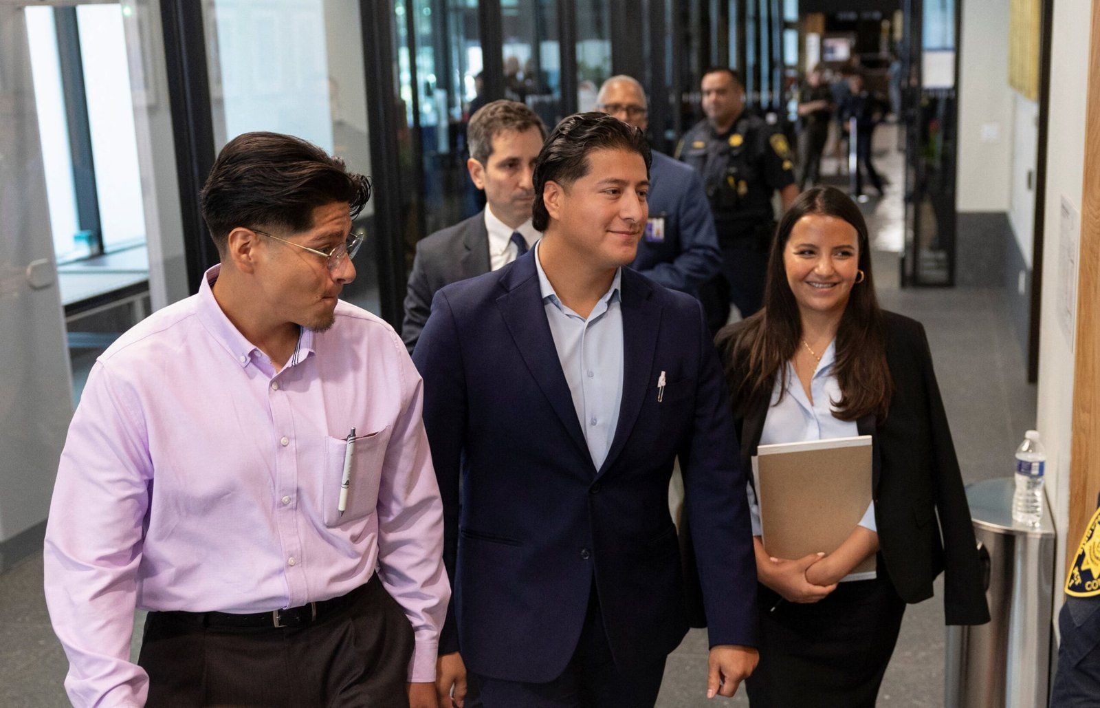 La familia de Lorenzo Salgado se reúne con el embajador de México en EE UU