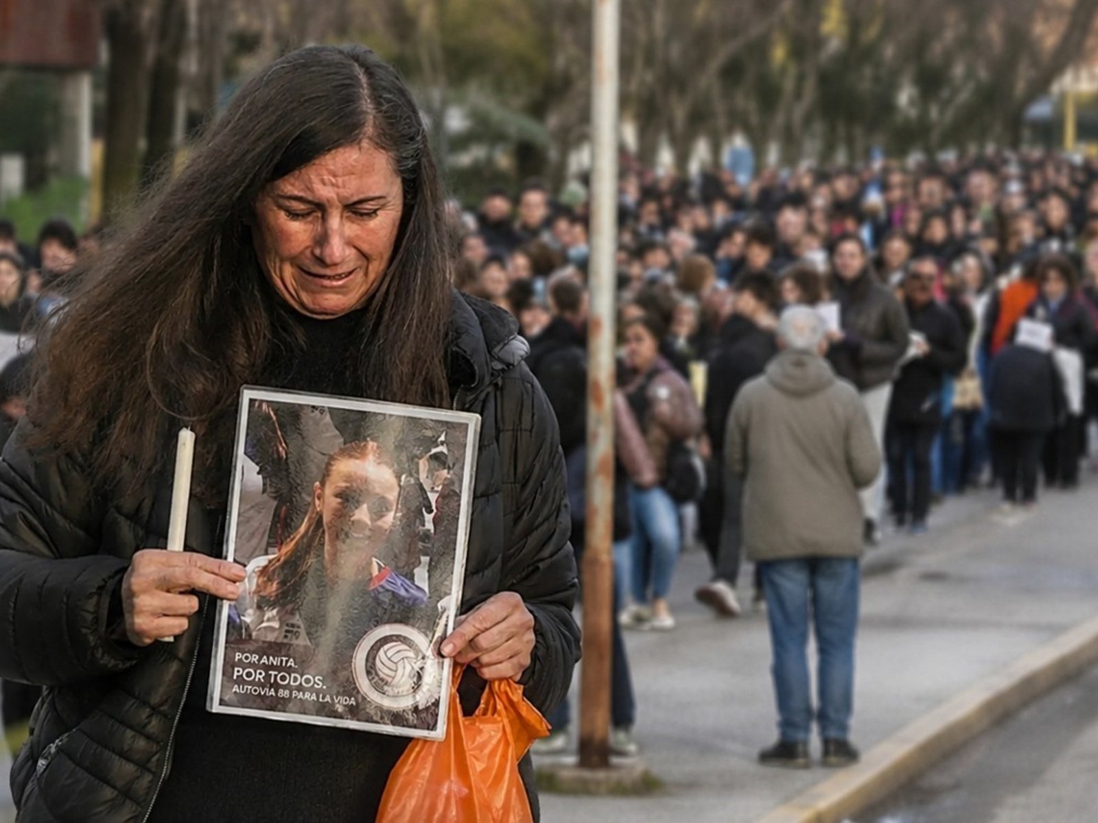 La maestra jardinera que transformó el peor dolor en la voz de un reclamo masivo por "la ruta de la muerte"