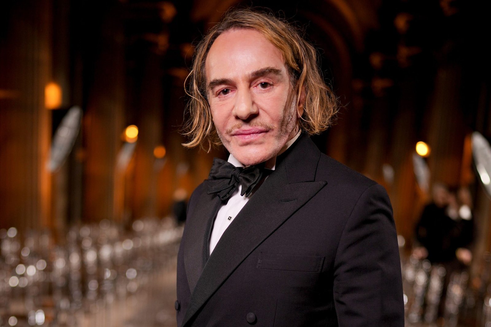 La obra del brillante y polémico John Galliano protagonizará la exposición del Met de 2027