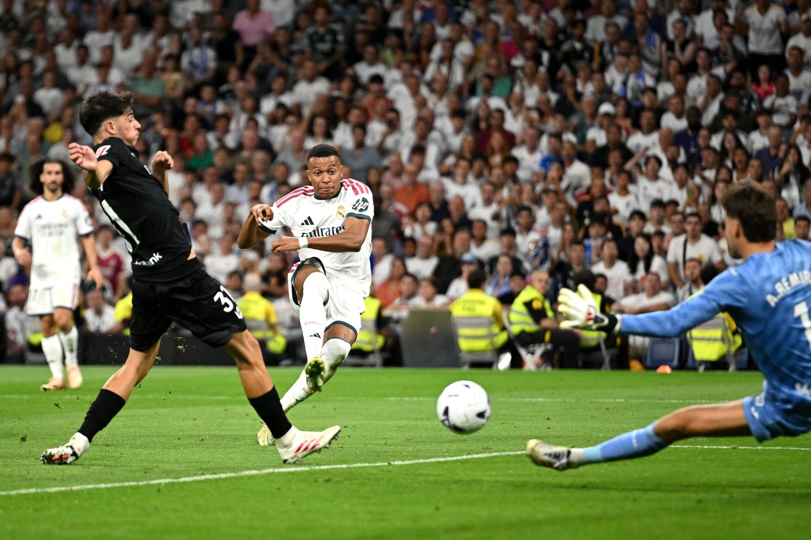 Mbappé y Bellingham calman al Bernabéu con una goleada a la Real Sociedad