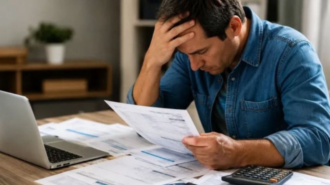 Quiénes son los argentinos que están en mora y cuánto dinero deben