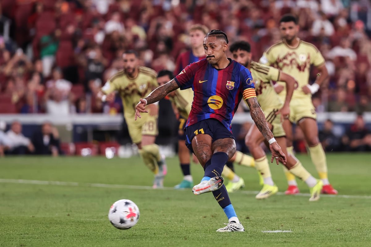Raphinha sobrevive a la canícula y el Barcelona se lleva el Gamper | Fútbol | Deportes