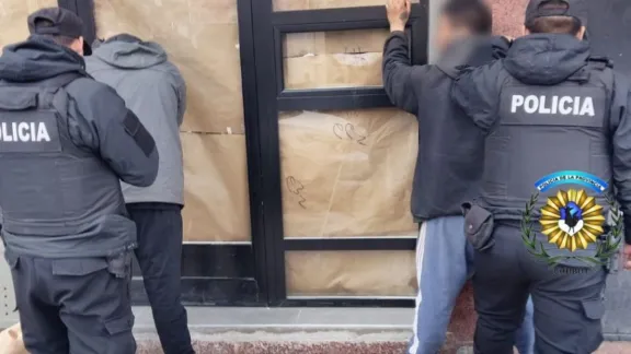 Robaron una farmacia del centro y los interceptaron a pocas cuadras
