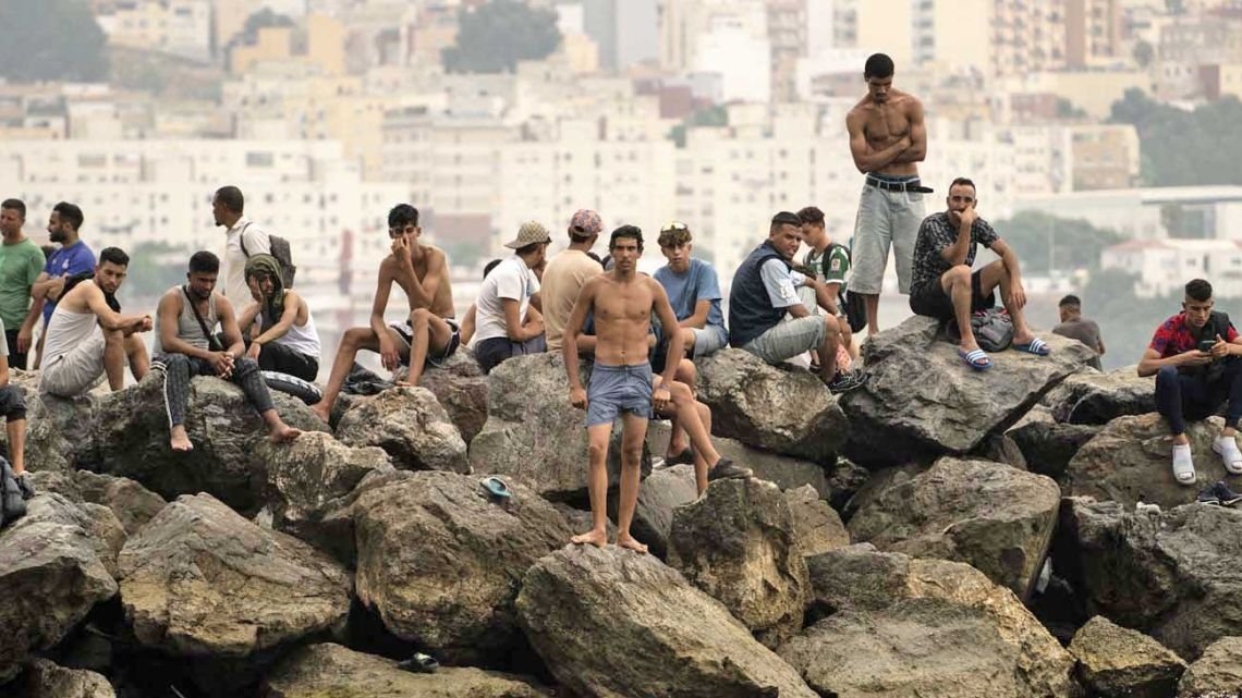 Sube a 72 la cifra de migrantes muertos en Ceuta y crece la tensión entre España, Marruecos y UE