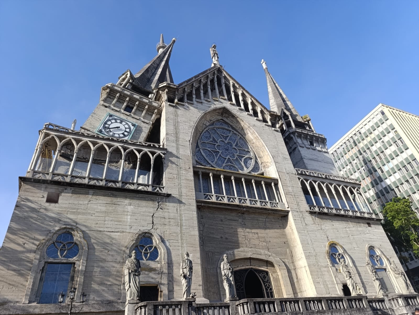 Catedral de Manizales tras el temblor del 10 de agosto de 2026