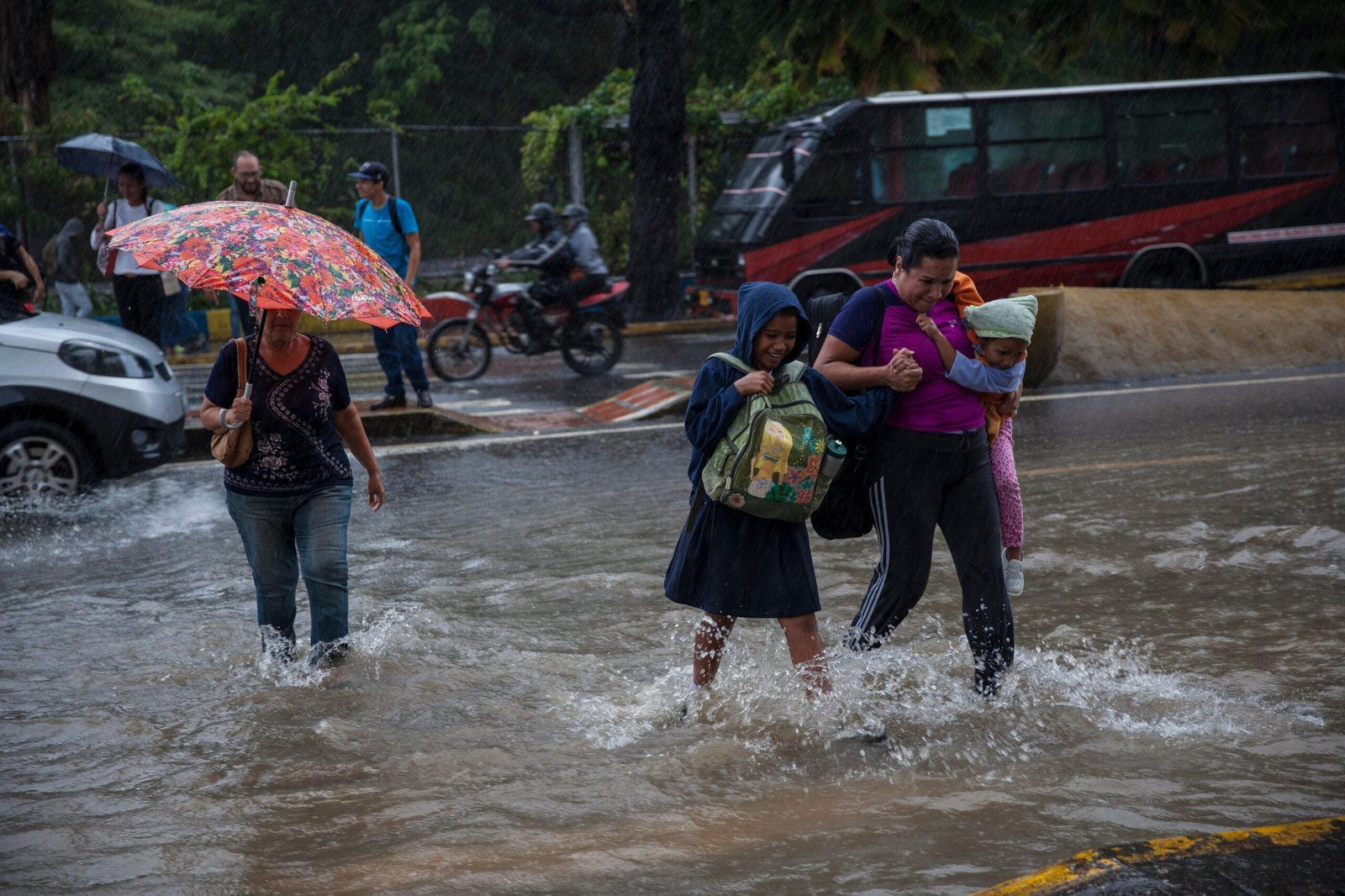 Tres muertos y nuevos estragos por inundaciones a causa de las intensas lluvias en Venezuela