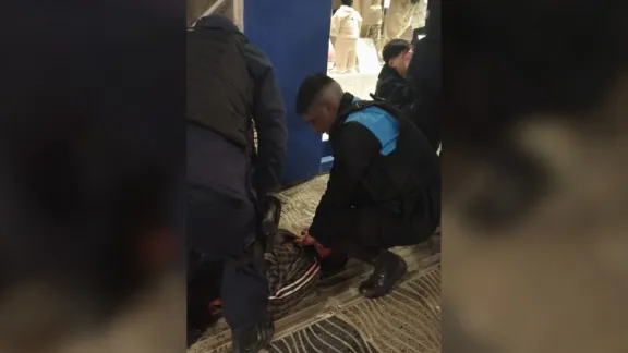 Un joven debió ser hospitalizado luego de una pelea callejera en un pub centrico