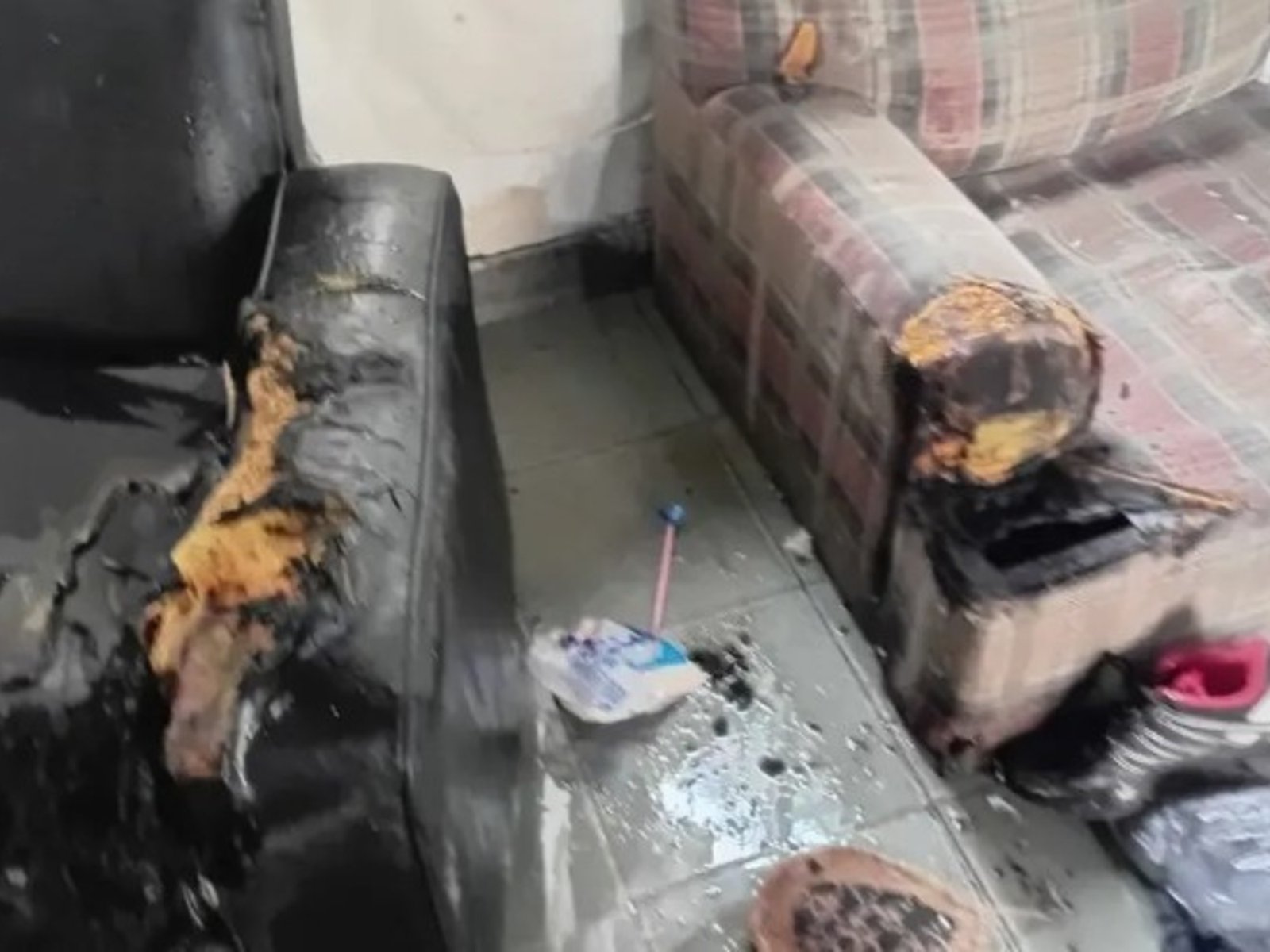 Un mujer denunció que su pareja le tiró agua hirviendo y quiso prender fuego la casa con ella adentro