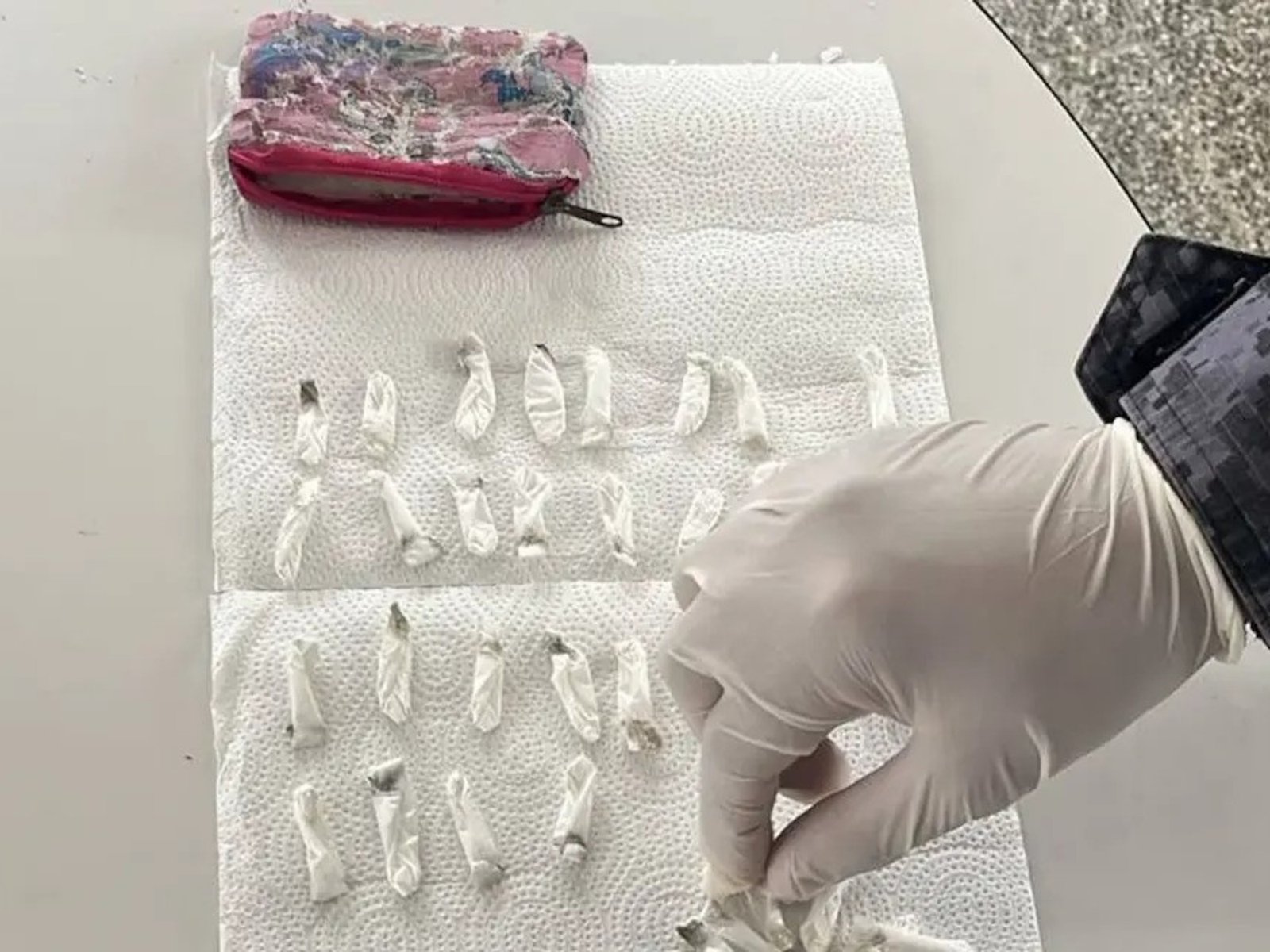 Un nene llevó 71 envoltorios de cocaína al jardín, las maestras se los sacaron, pero la madre exigió que le devuelvan la droga