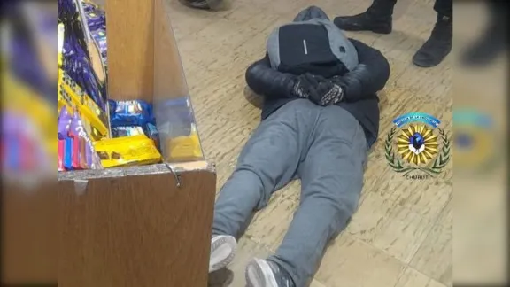 Un policía franco de servicio redujo a un delincuente armado que intentó asaltar un comercio en calle Pellegrini de Trelew