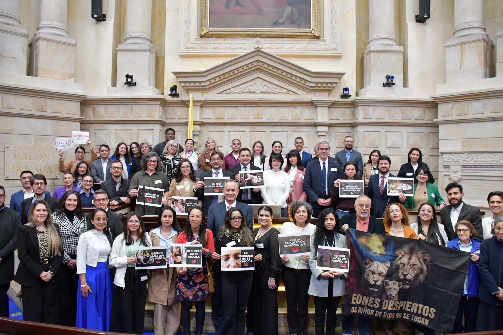 Una coalición con políticos de derecha e izquierda busca ilegalizar los vientres de alquiler en Colombia