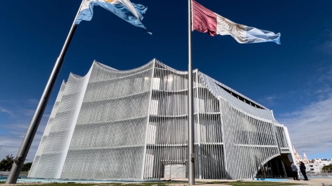 Unicameral: Un asesor del legislador Flores detenido en un caso de abuso de niñas de 13 y 14 años