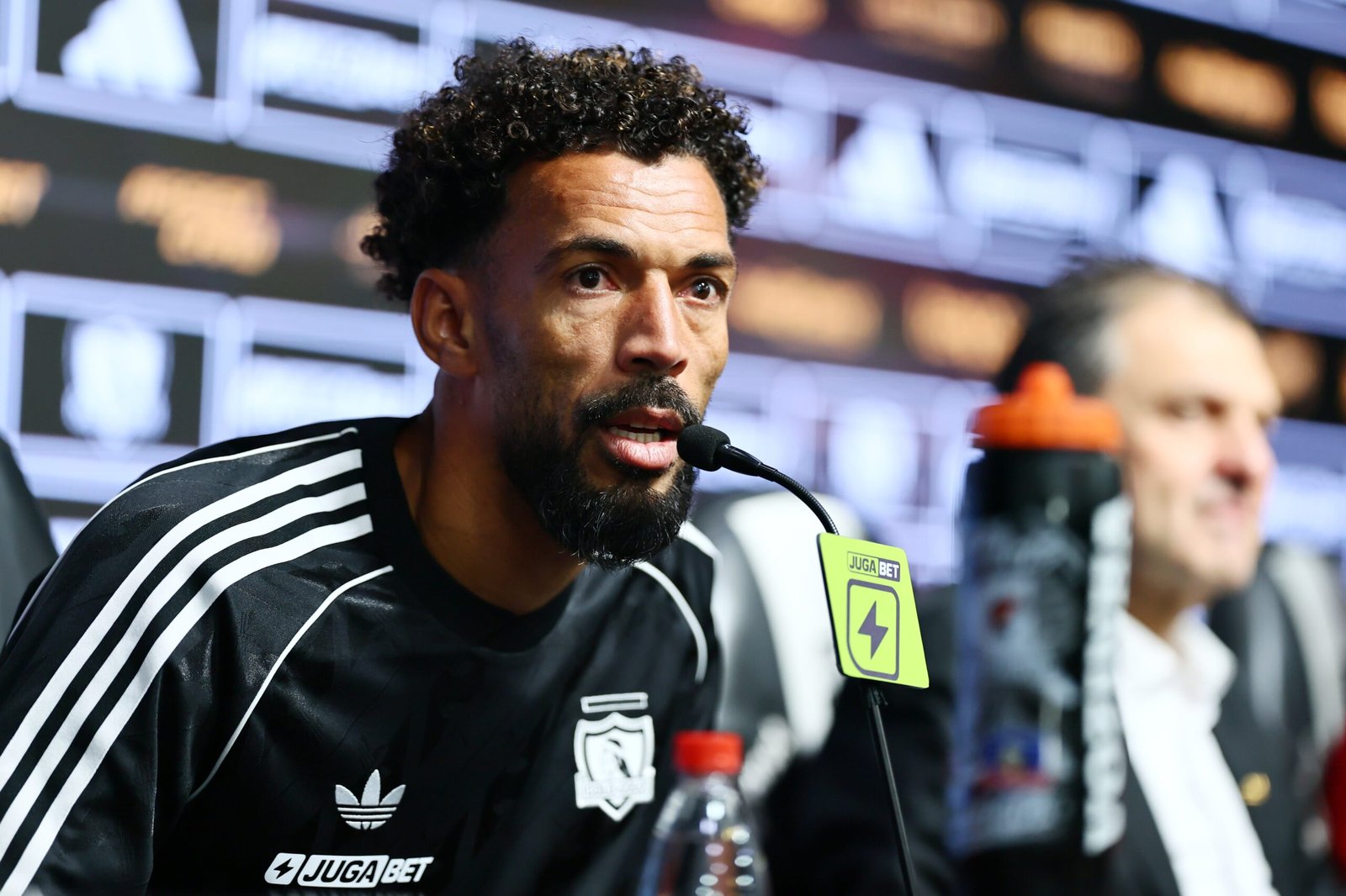 Vozinha, en su presentación en Colo Colo: “En el fútbol no hay presión. Presión es estar enfermo o no tener para comer”