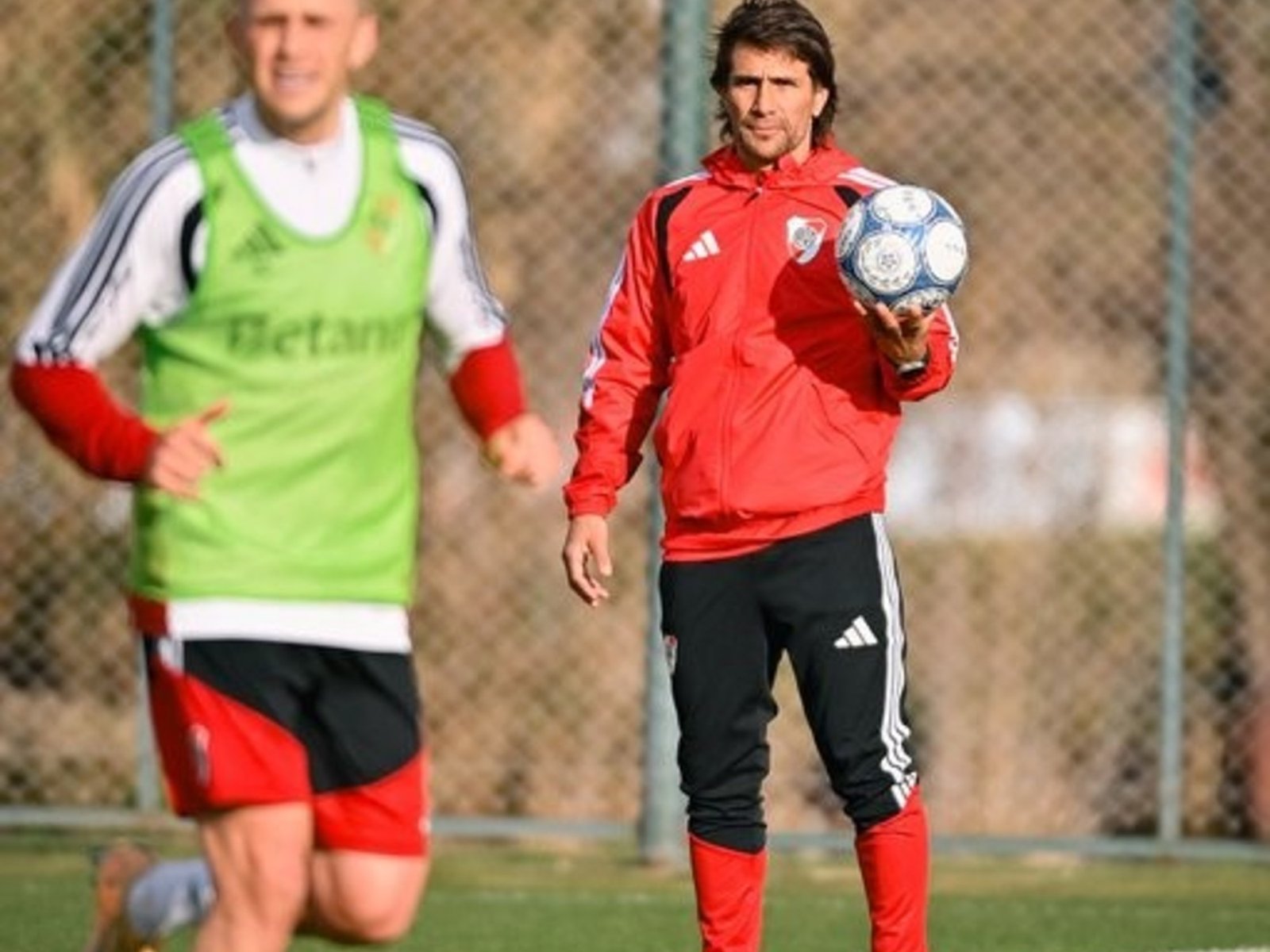 cómo jugará su equipo y las influencias de Gallardo, Bielsa, Simeone y Almeyda