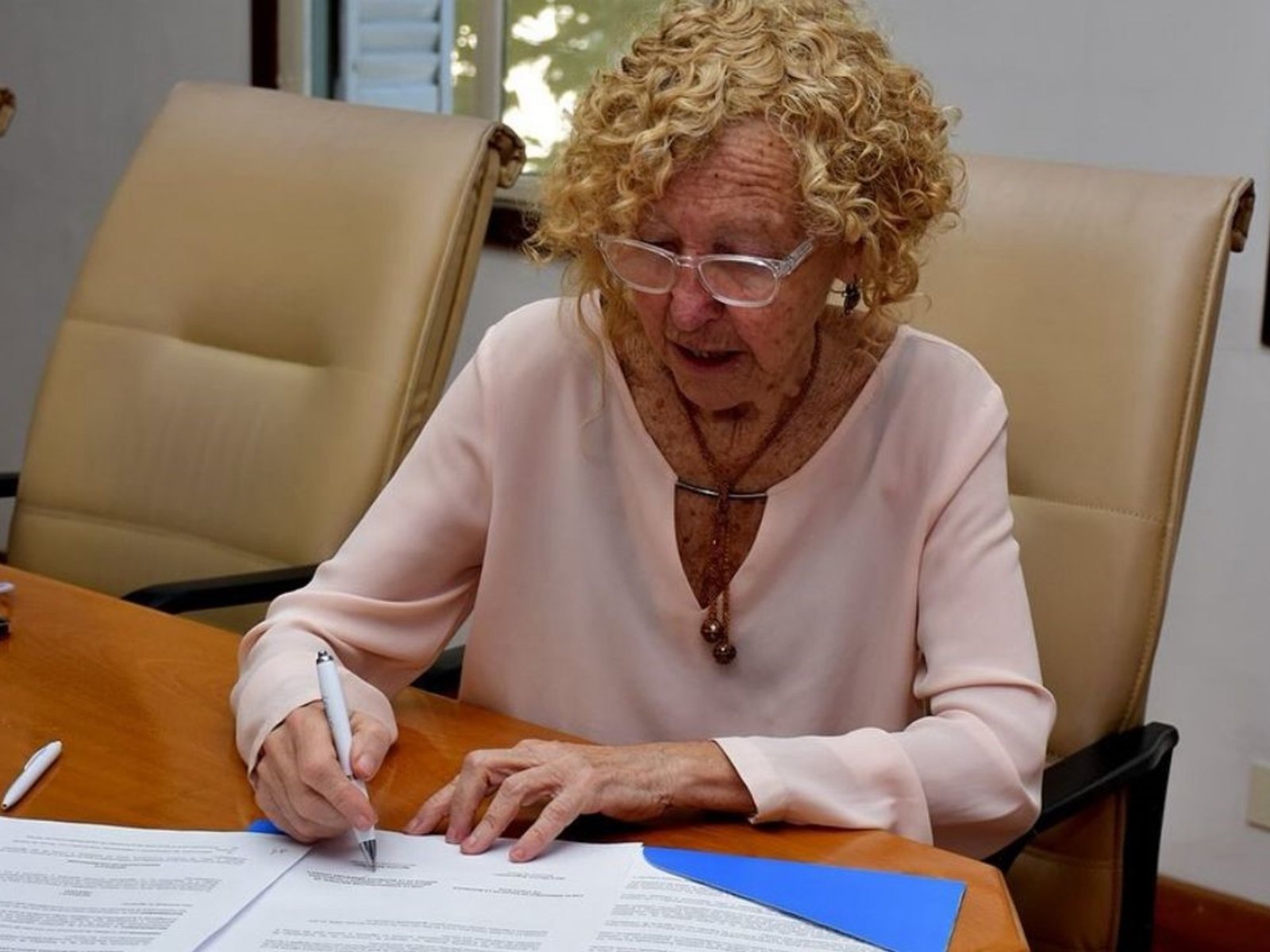 detienen a la ex titular de la ANMAT, a otra funcionaria y allanan el Ministerio de Salud