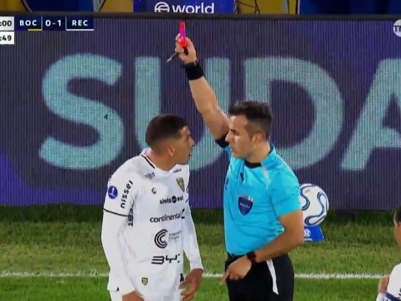 el delantero del Deportivo Recoleta que le dio un codazo a Flores habló sobre su expulsión ante Boca