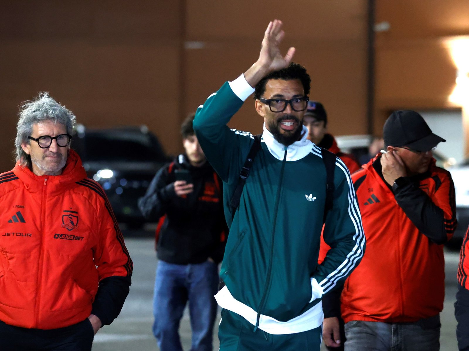 llegó a Chile para sumarse a Colo Colo y fue recibido por una multitud