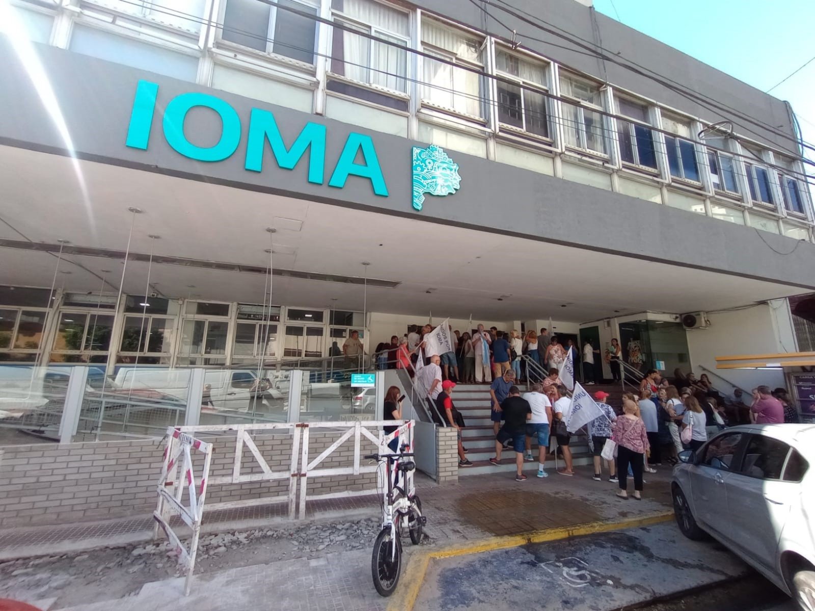 lluvia de quejas por falta de cobertura, especialistas que se van y deudas de la obra social bonaerense