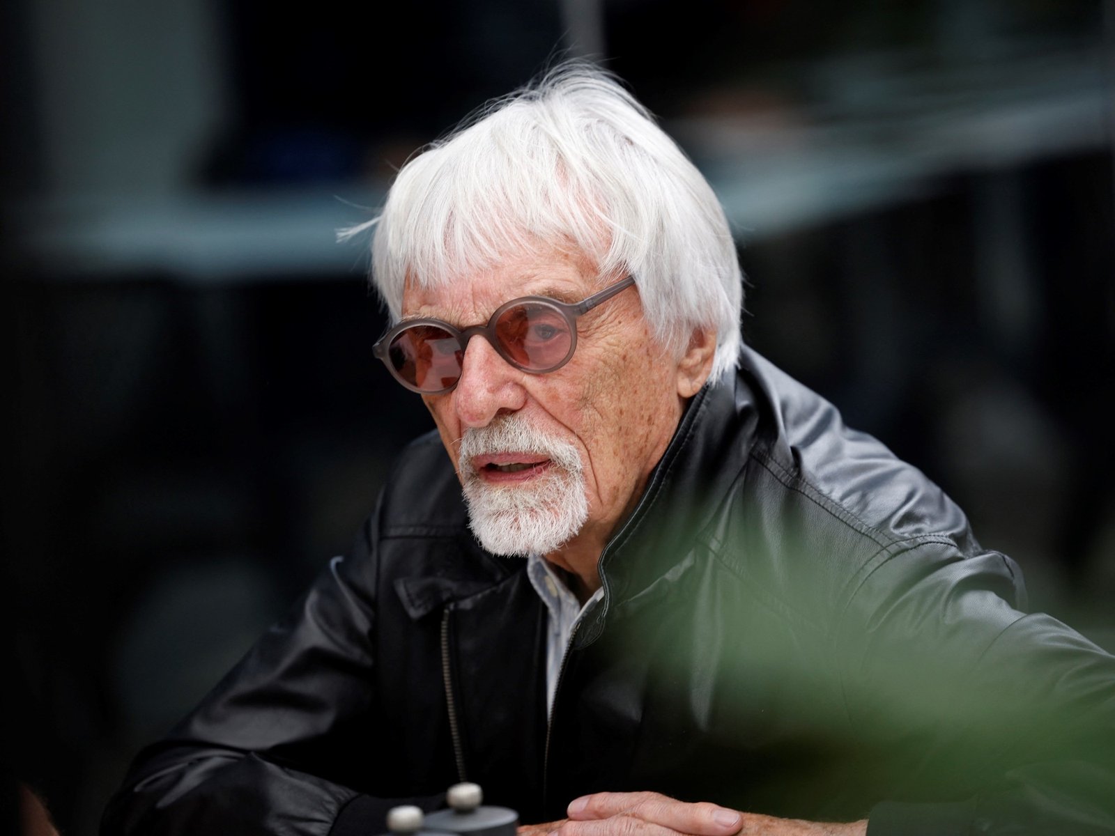A los 95 años, el exjefe de la Fórmula 1 Bernie Ecclestone, fue detenido por llevar una escopeta sin declarar