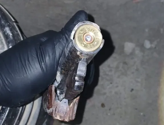 Amenazaba a un sujeto con una tumbera en barrio San Cayetano, fue perseguido y detenido