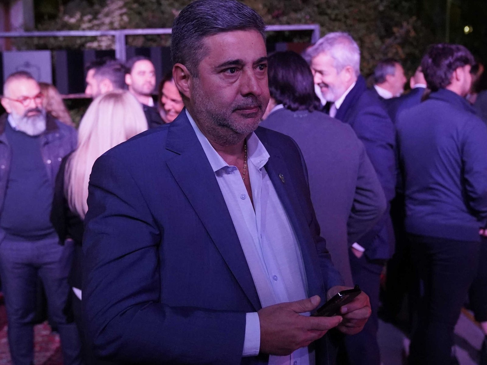 Angelici asoma para apoyar a su candidato y Riquelme apela al boca a boca de los socios