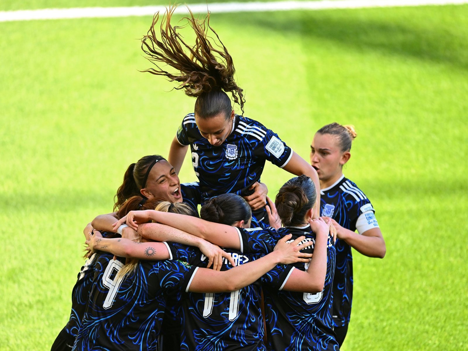 Argentina se recuperó con una goleada por 8-0 sobre Benín y encaminó su clasificación a octavos de final