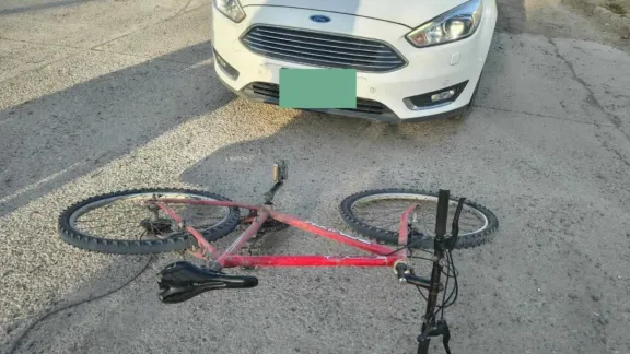 Ciclista resultó herido tras colisionar con un auto en Trelew