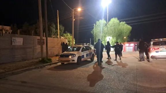 Circulaba en contramano y sin papeles: la Policía secuestró una moto en la zona céntrica de Comodoro Rivadavia