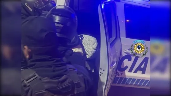 Circulaba en moto, la policía lo identificó en un control de rutina en Puerto Madryn y descubrió que tenía pedido de captura