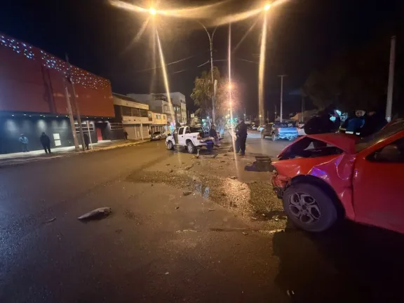 Colisión en avenida Kennedy dejó a un policía herido y hospitalizado