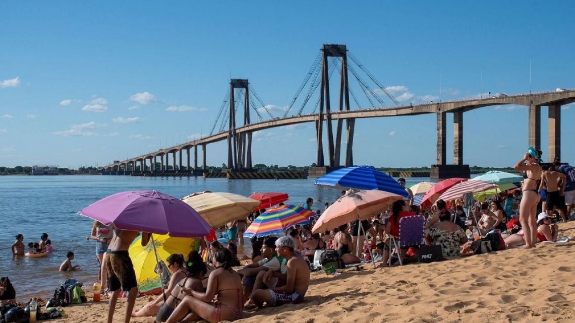 Corrientes abre la temporada de playas más larga del país bajo un estricto monitoreo del río Paraná