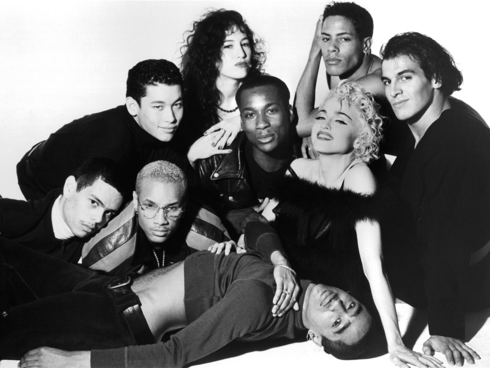 Demandas, berrinches y aquella cena con Almodóvar y Banderas: cuando ‘En la cama con Madonna’ inventó el ‘reality show’