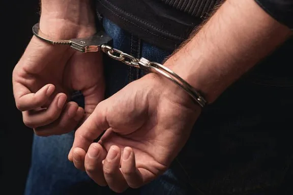 Detenido en Trelew por robo, violación de domicilio y daños en comisaría
