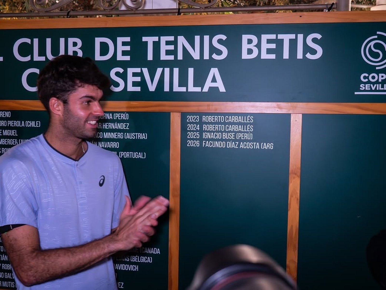 Díaz Acosta fue campeón en Sevilla y se convirtió en el jugador con más Challenger ganados en este 2026 :: Olé