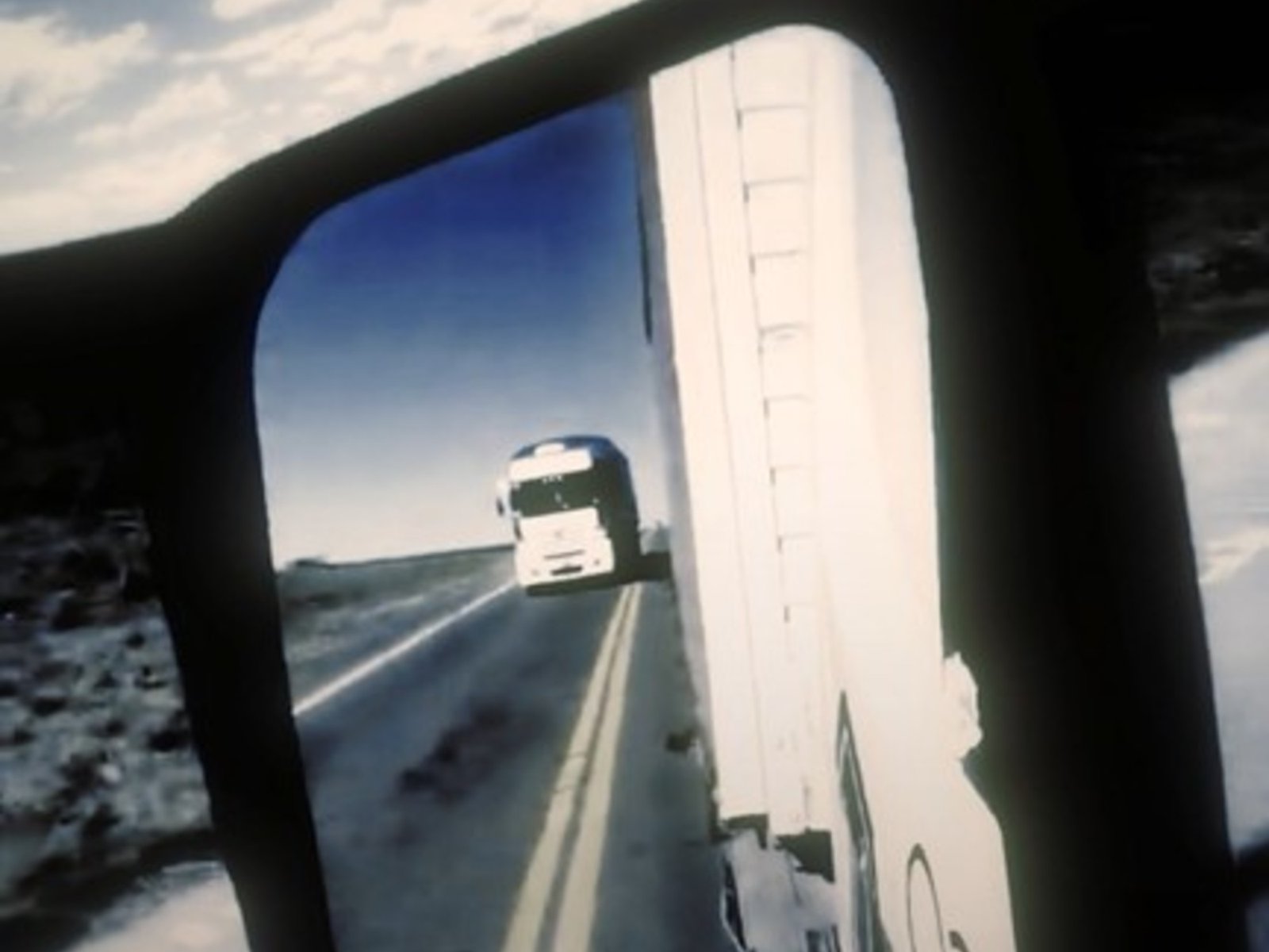 Dos camioneros hacían maniobras imprudentes en la ruta, uno hizo un sobrepaso indebido y el otro lo filmó: recibieron fuertes sanciones