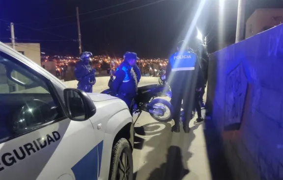 Dos detenidos tras un violento robo a mano armada en el barrio Roque González
