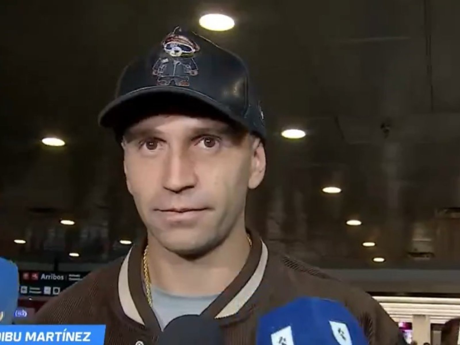 El Dibu Martínez llegó al país y despejó la incertidumbre sobre su continuidad en la Selección