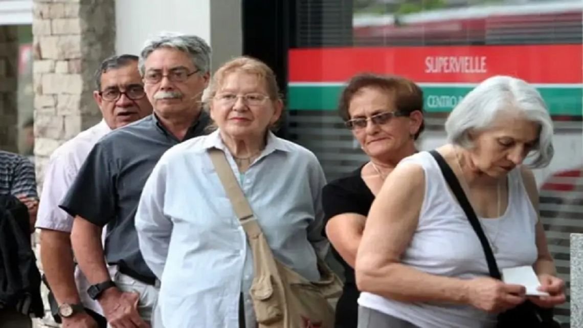 El Gobierno anunció el pago de un bono para jubilados y pensionados para octubre: a cuánto asciende y quiénes podrán cobrarlo completo