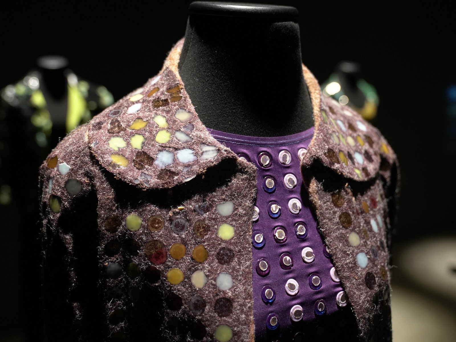 El Seleccionado de diseño argentino que exhibe sus prendas como piezas de museo