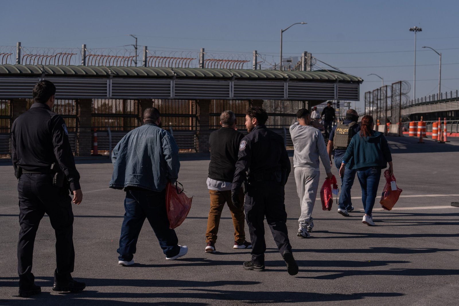El Tribunal Supremo permite a Trump continuar las deportaciones a terceros países