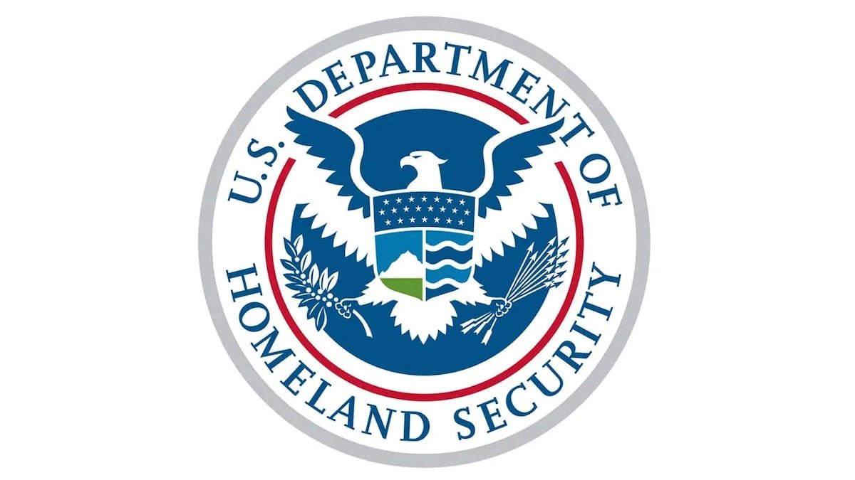 El águila del sello del DHS girará su cabeza del olivo hacia las flechas porque “estamos en guerra todos los días” | Inmigración en Estados Unidos