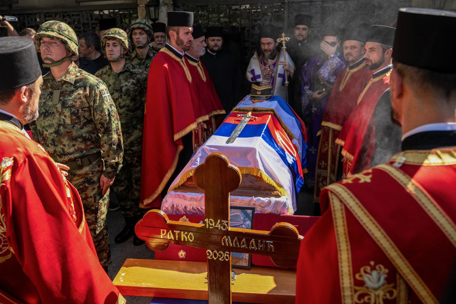 El criminal de guerra Ratko Mladic es enterrado con honores en Belgrado