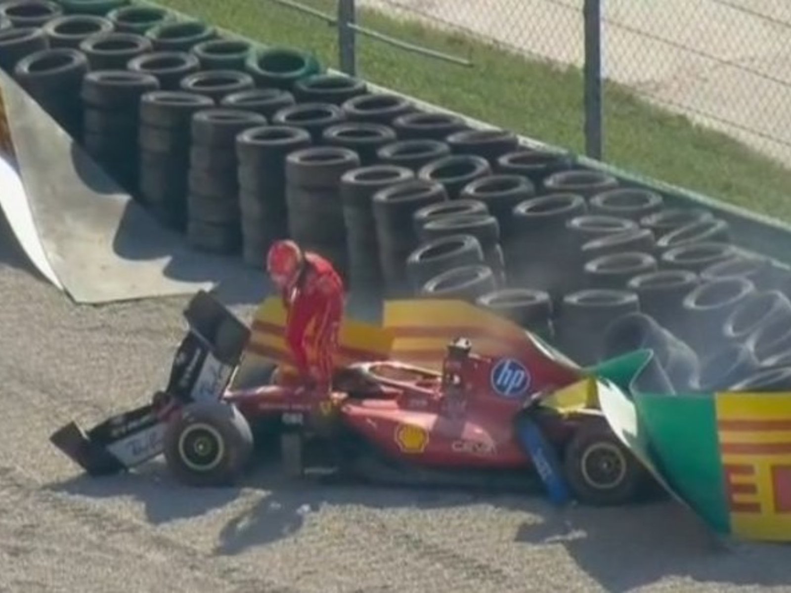 El fuerte choque de Charles Leclerc que provocó las lágrimas de Ferrari y la bandera roja temprana en el Gran Premio de Italia