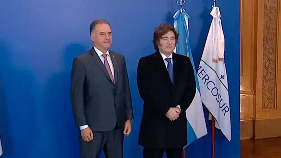 El presidente de Uruguay habló del rumor sobre la supuesta instalación un cable submarino entre las Islas Malvinas y Montevideo: qué dijo