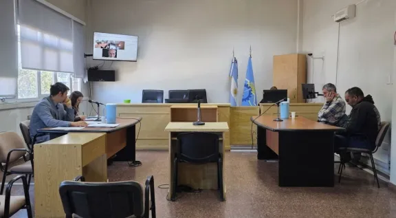 Escándalo en Corcovado: acusan a un director y a un empleado municipal por desviar fondos escolares