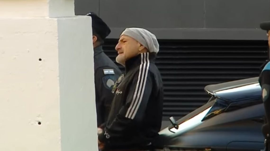 Gustavo Sofovich chocó en Palermo: "Fui a comprar dos yogurts, una moto me intentó pasar y se cayó"