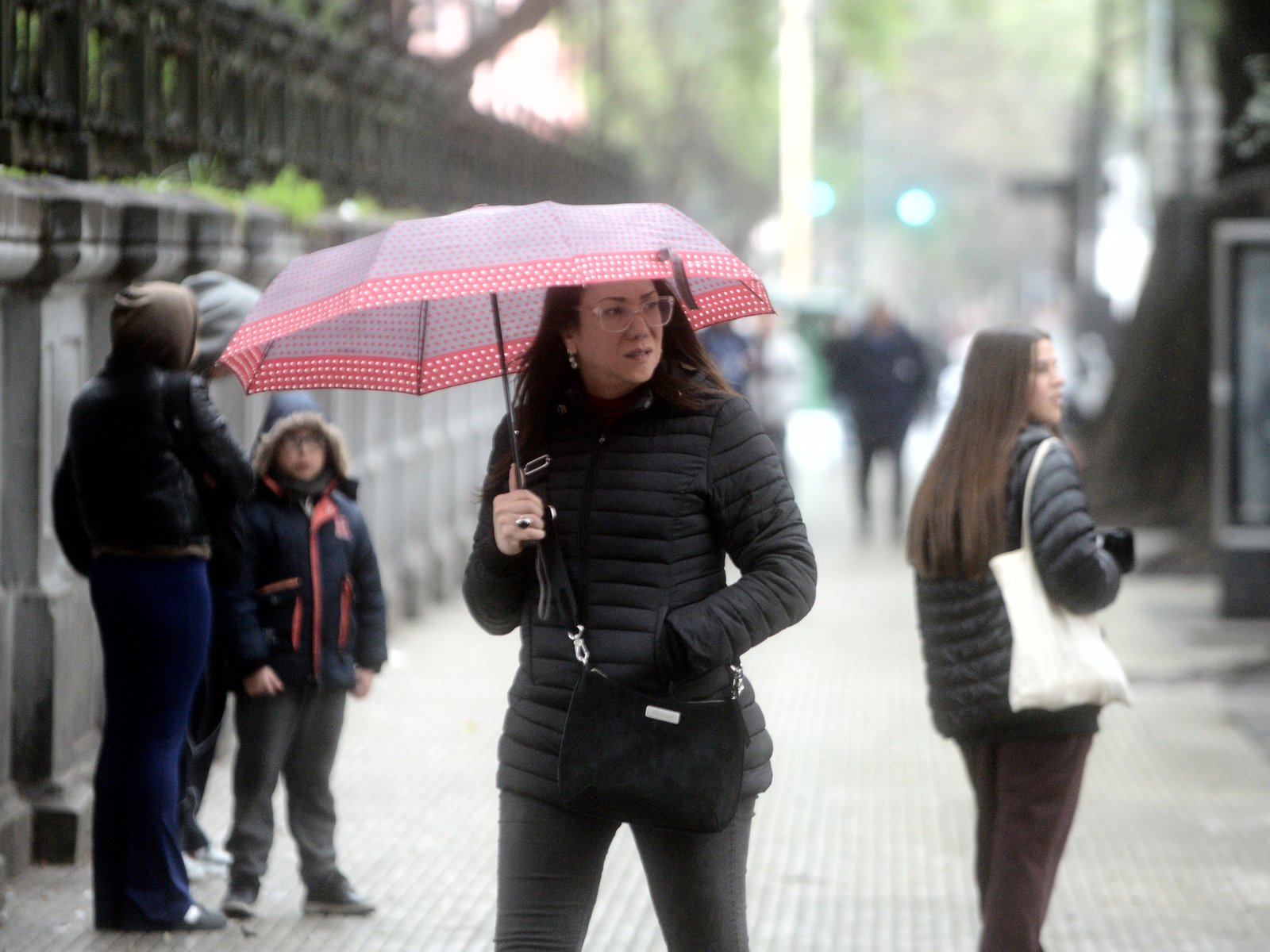 Hasta qué hora llueve hoy en Buenos Aires y cuándo mejora el tiempo en el AMBA